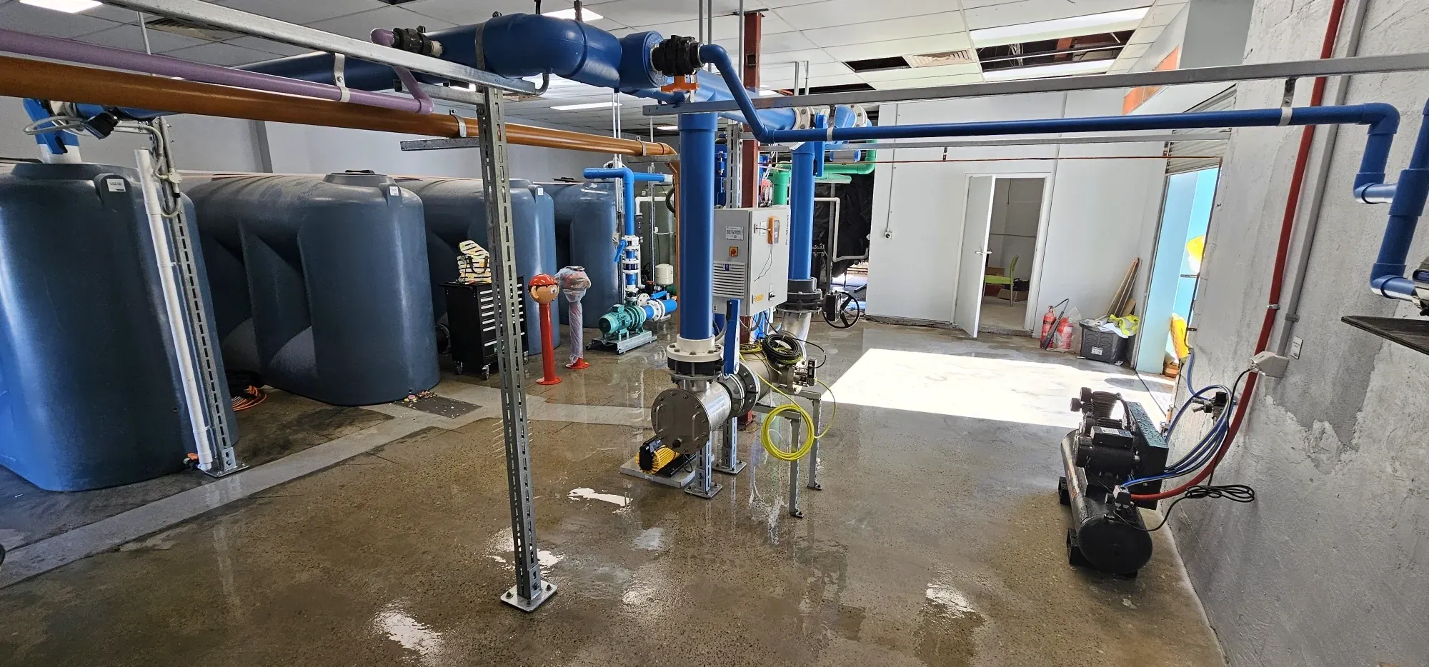 Plant room with filtration vessels